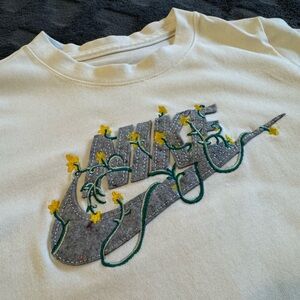 Nike floral embroidered T-shirt